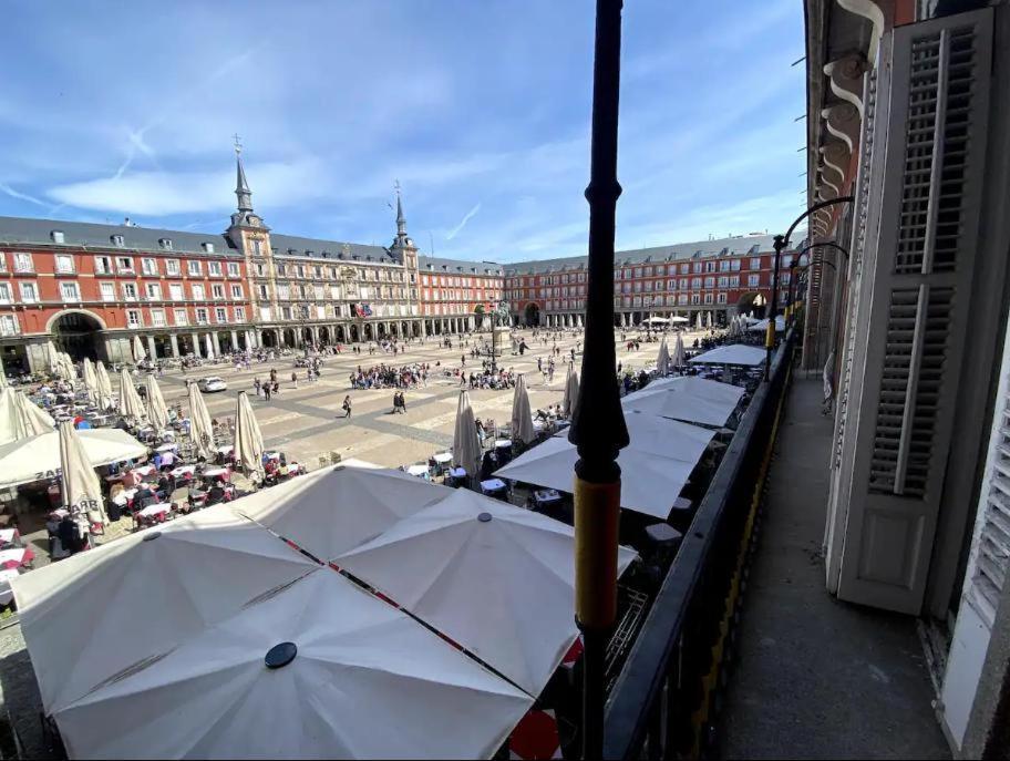 Big Apartment In Plaza Mayor In Madrid Spain エクステリア 写真